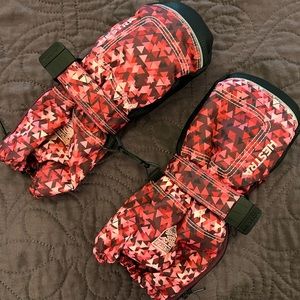 Little girl size 3 mittens. Hestra brand perfect for snow skiing or cold!